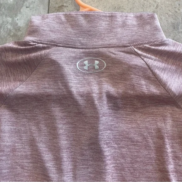 Under Armor Loose Heatgear pullover - Picture 2 of 3